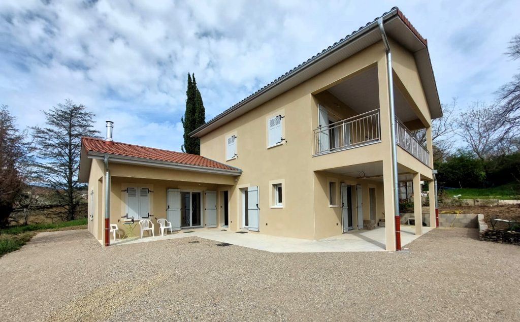 Maison traditionnelle à Revonnas — 166 m² en zone architecturale protégée – Jean et Françoise